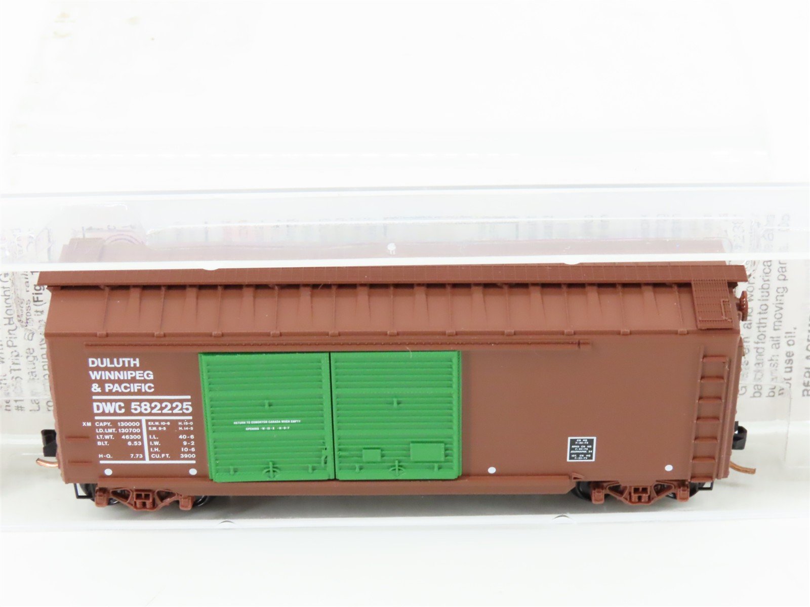 N Scale Micro-Trains MTL 23260 DWC Duluth, Winnipeg & Pacific 40' Boxcar #582225