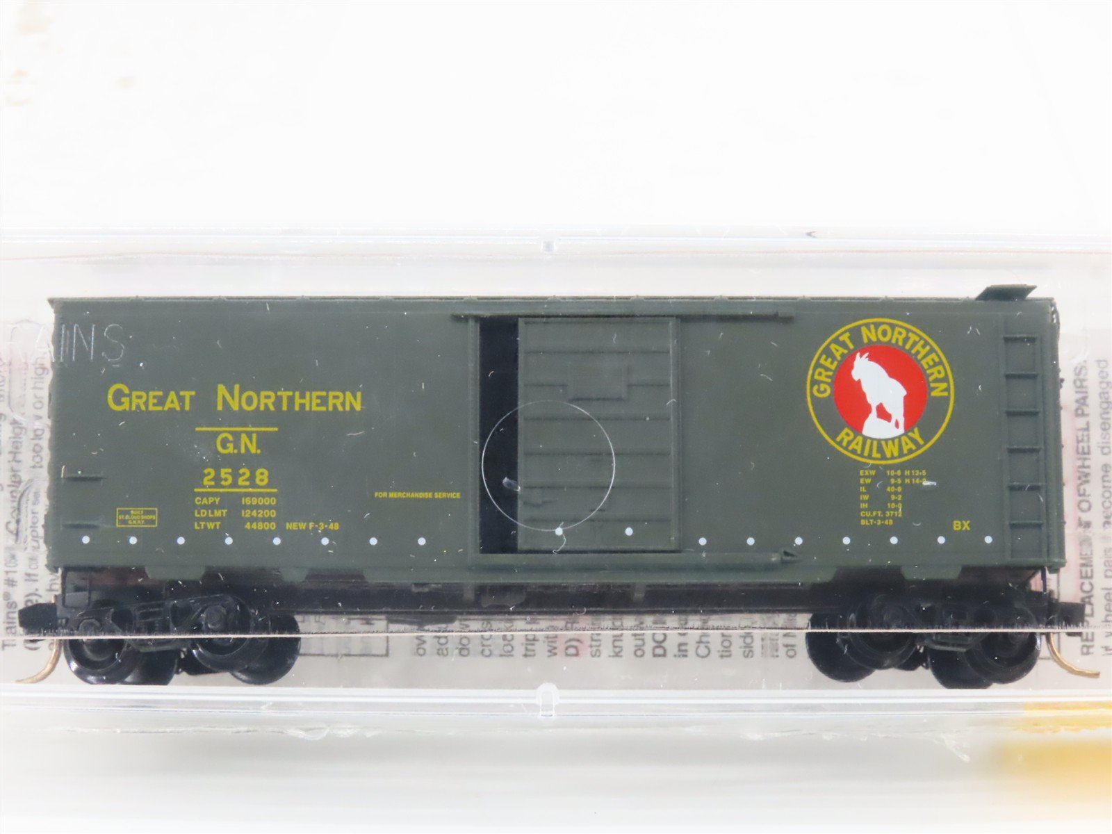 N Micro-Trains MTL 20406 GN Great Northern 40' Passenger Express Box Car #2528