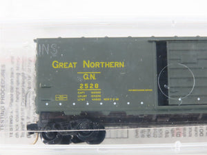 N Micro-Trains MTL 20406 GN Great Northern 40' Passenger Express Box Car #2528