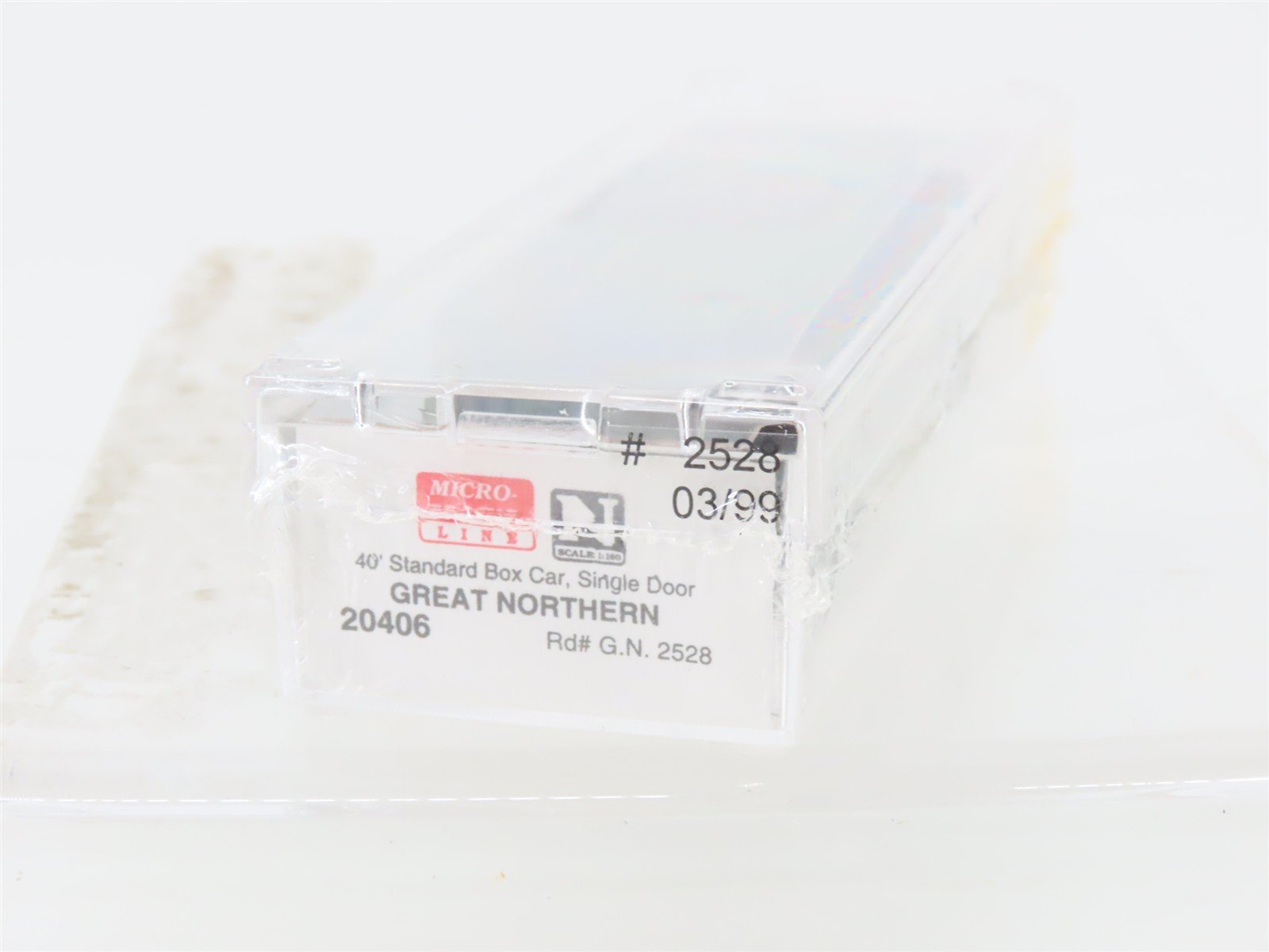 N Micro-Trains MTL 20406 GN Great Northern 40' Passenger Express Box Car #2528