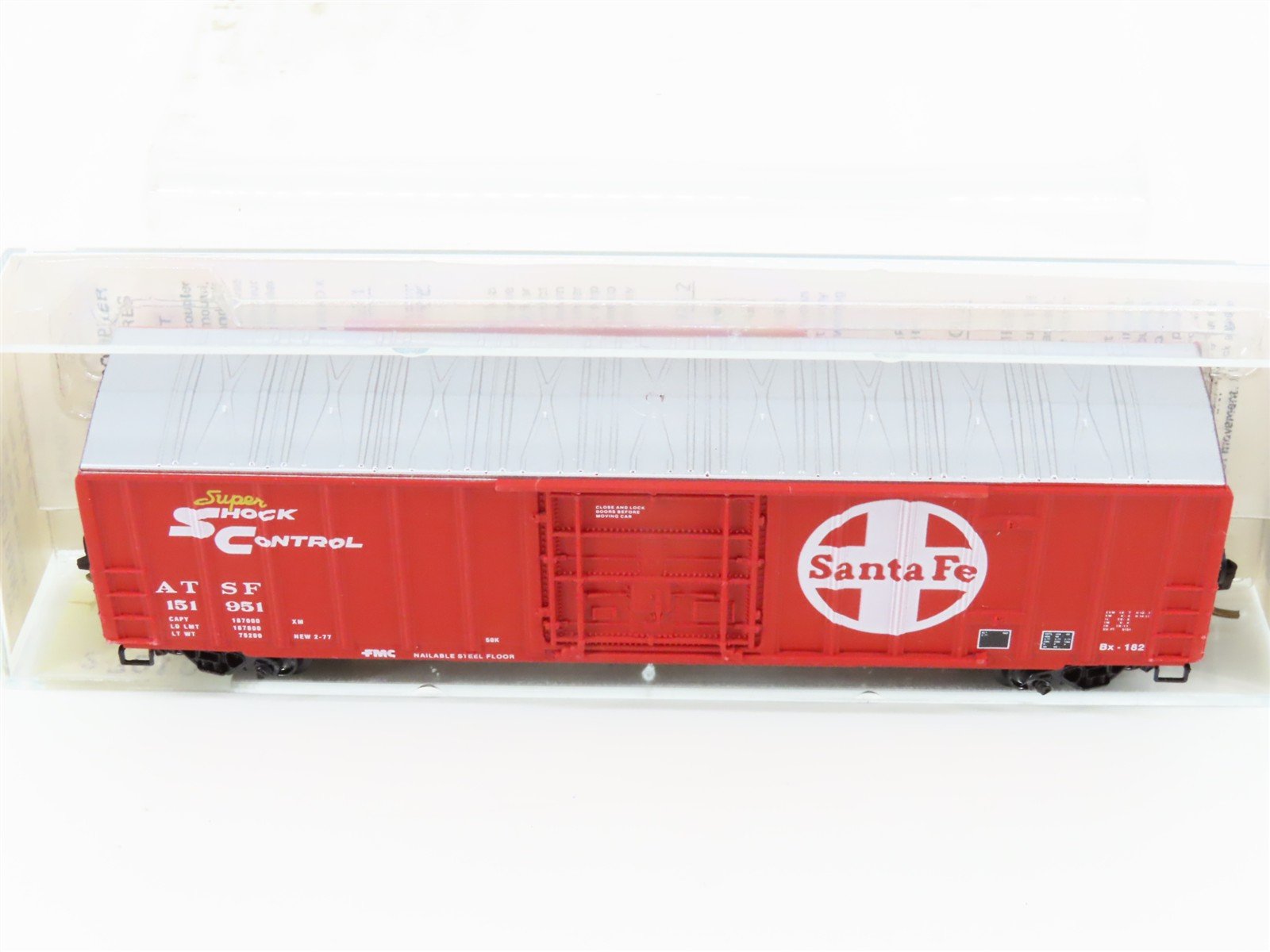 N Kadee Micro-Trains MTL 27010 ATSF Santa Fe Shock Control 50' Box Car #151951