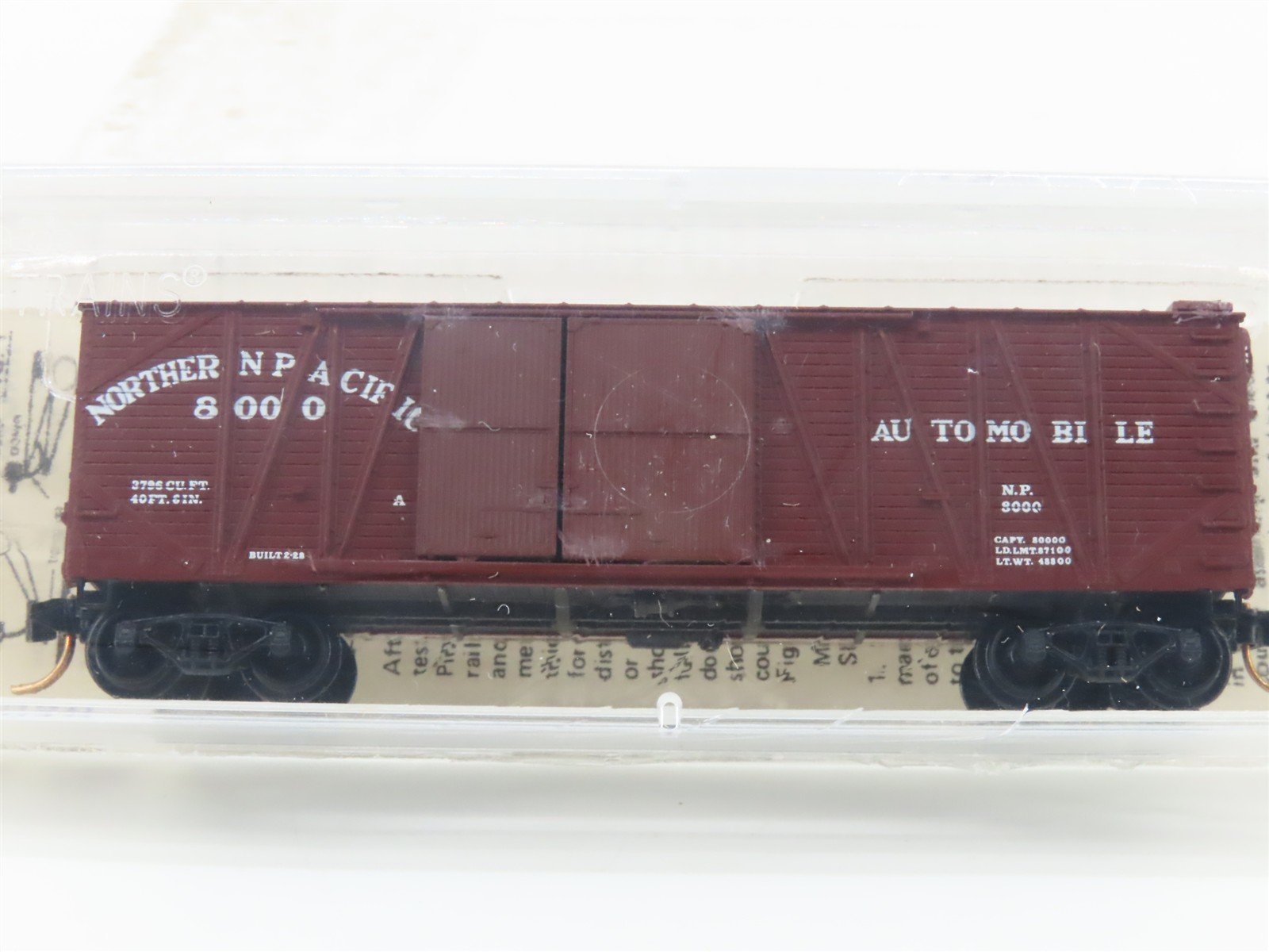 N Scale Kadee Micro-Trains MTL 29030 NP Northern Pacific 40' Box Car #8000