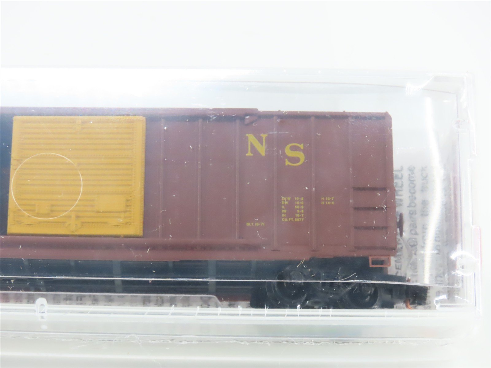N Scale Micro-Trains MTL 25660 NS Norfolk Southern 50' Single Door Box Car #2210