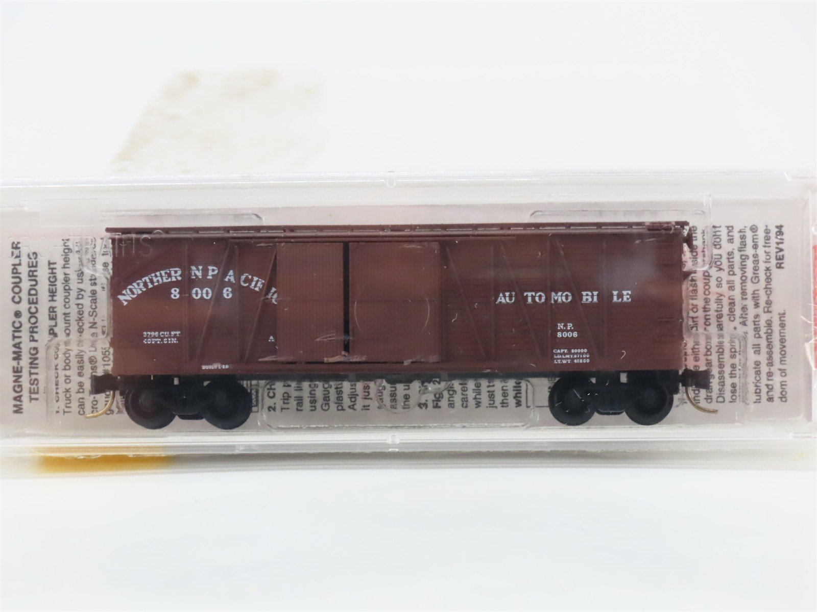 N Scale Micro-Trains MTL 29030 NP Northern Pacific 40' Automobile Box Car #8006