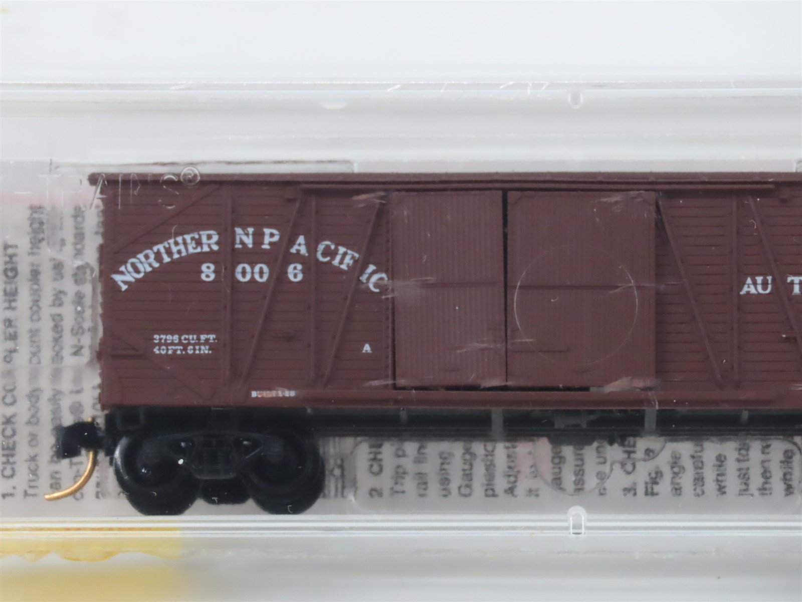 N Scale Micro-Trains MTL 29030 NP Northern Pacific 40' Automobile Box Car #8006