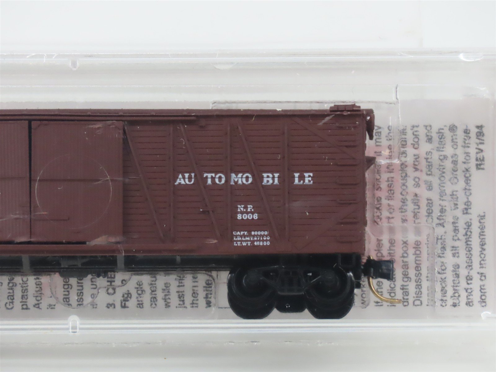 N Scale Micro-Trains MTL 29030 NP Northern Pacific 40' Automobile Box Car #8006