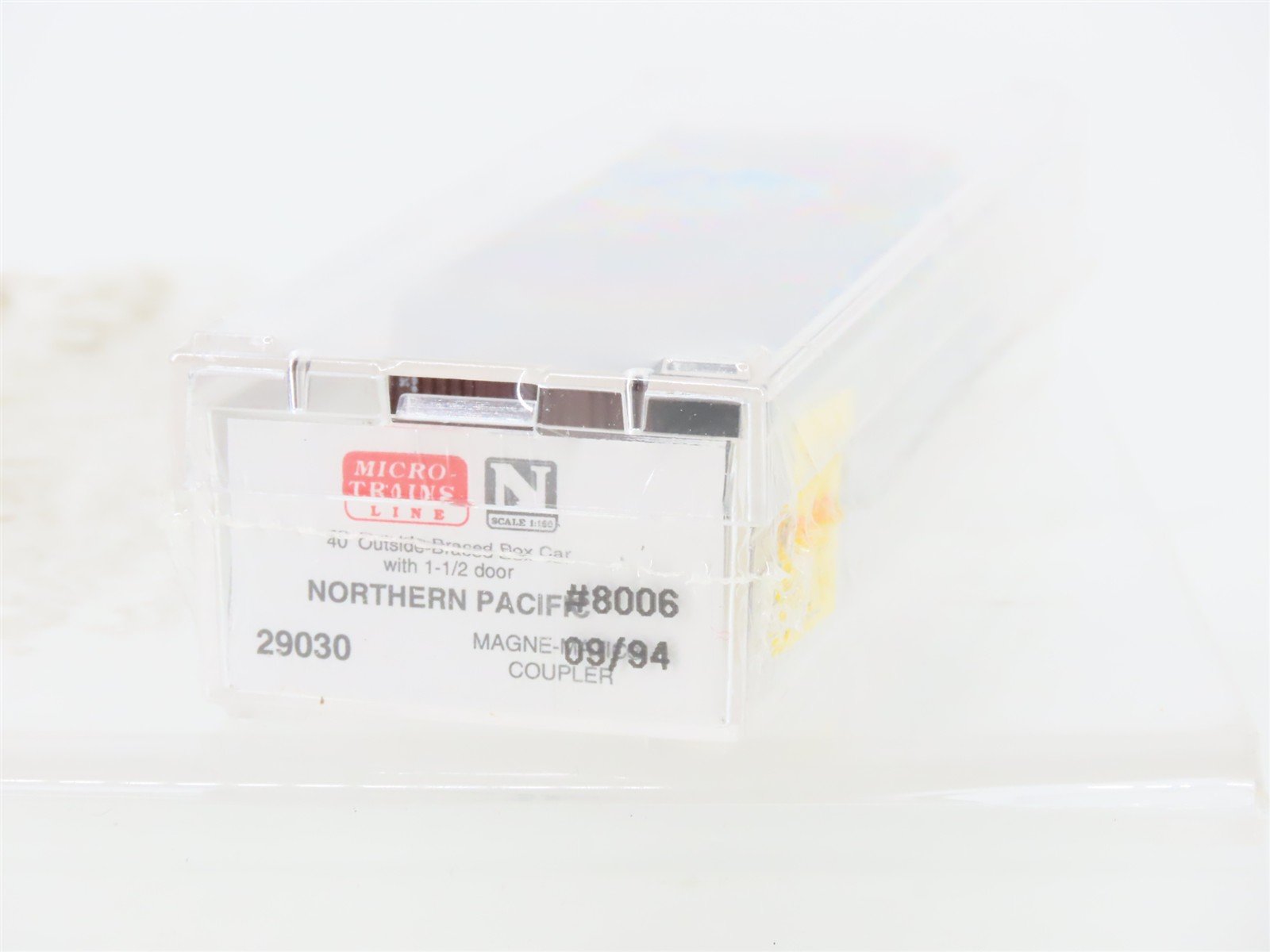 N Scale Micro-Trains MTL 29030 NP Northern Pacific 40' Automobile Box Car #8006