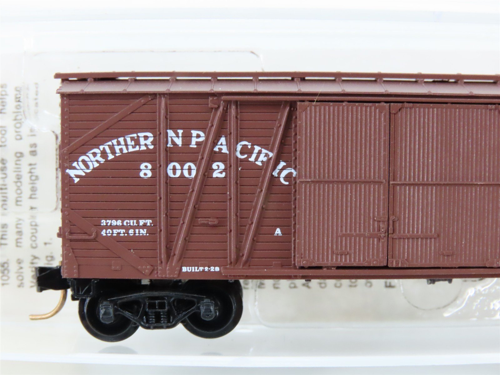 N Scale Micro-Trains MTL 29030 NP Northern Pacific 40' Automobile Box Car #8002
