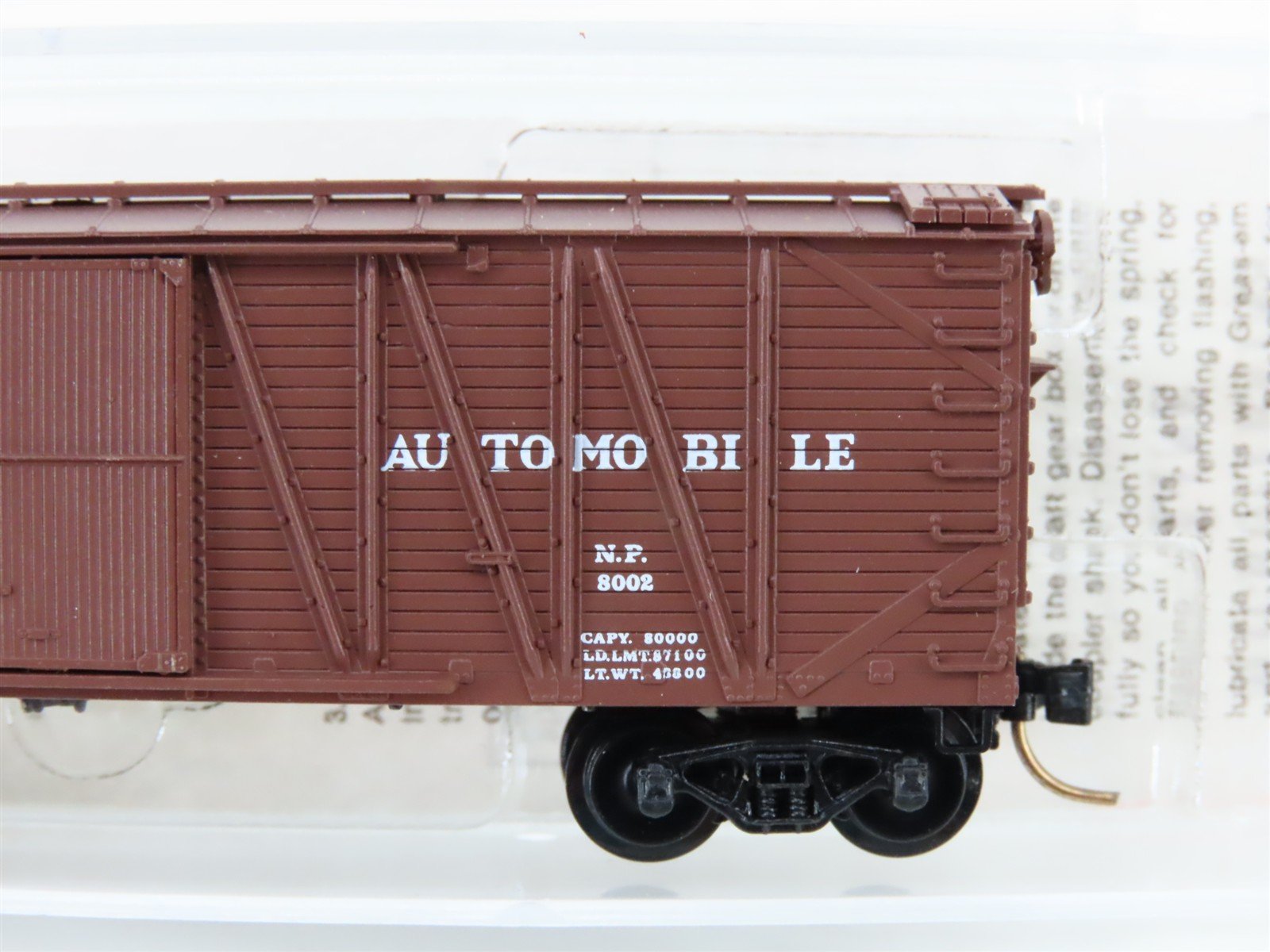 N Scale Micro-Trains MTL 29030 NP Northern Pacific 40' Automobile Box Car #8002
