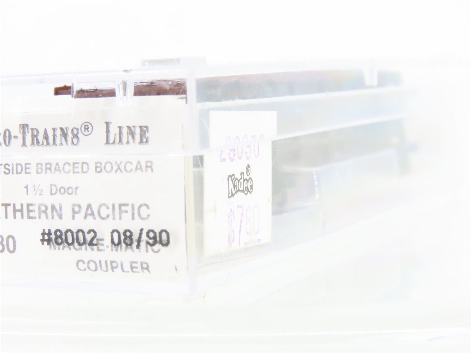 N Scale Micro-Trains MTL 29030 NP Northern Pacific 40' Automobile Box Car #8002