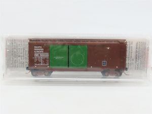 N Scale Micro-Trains MTL 23260 DWC Duluth Winnipeg & Pacific 40' Box Car #582225