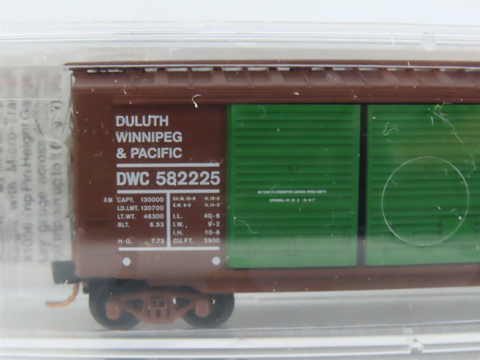 N Scale Micro-Trains MTL 23260 DWC Duluth Winnipeg & Pacific 40' Box Car #582225
