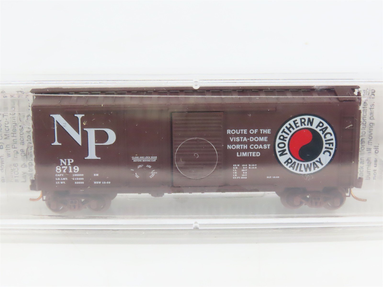 N Scale Micro-Trains MTL 22040 NP Northern Pacific Vista Dome 40' Box Car #8719