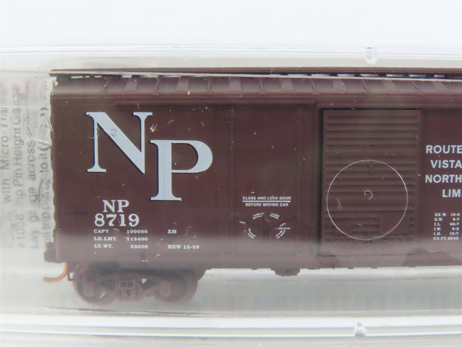 N Scale Micro-Trains MTL 22040 NP Northern Pacific Vista Dome 40' Box Car #8719