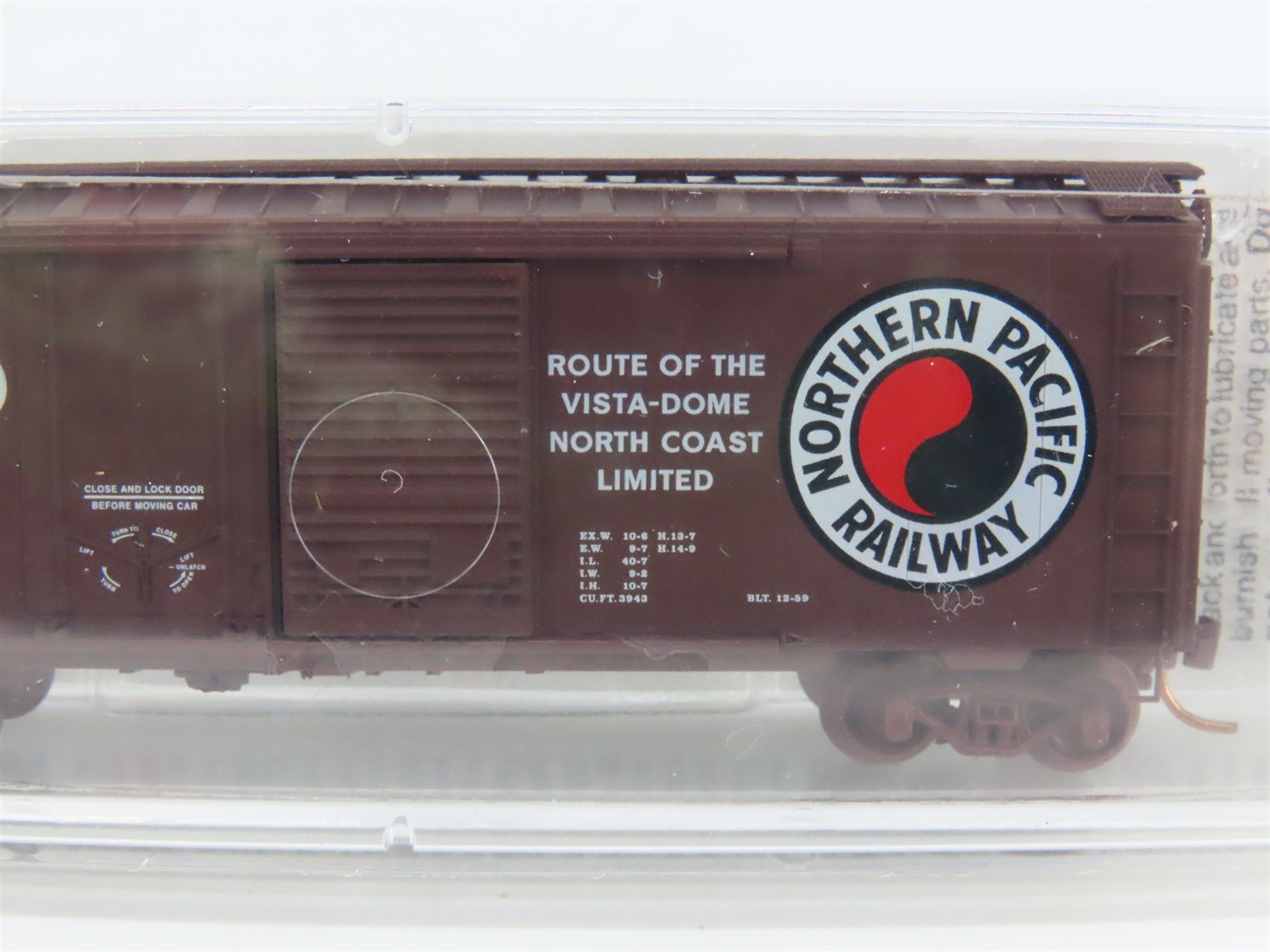 N Scale Micro-Trains MTL 22040 NP Northern Pacific Vista Dome 40' Box Car #8719