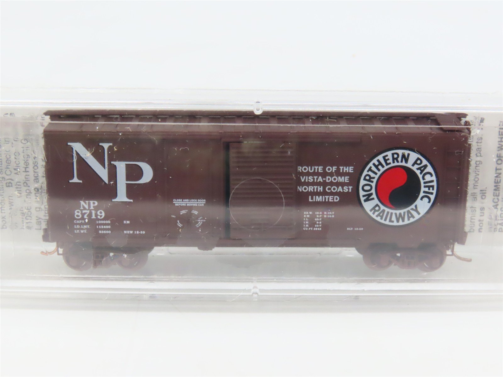 N Scale Micro-Trains MTL 22040 NP Northern Pacific Vista Dome 40' Box Car #8719
