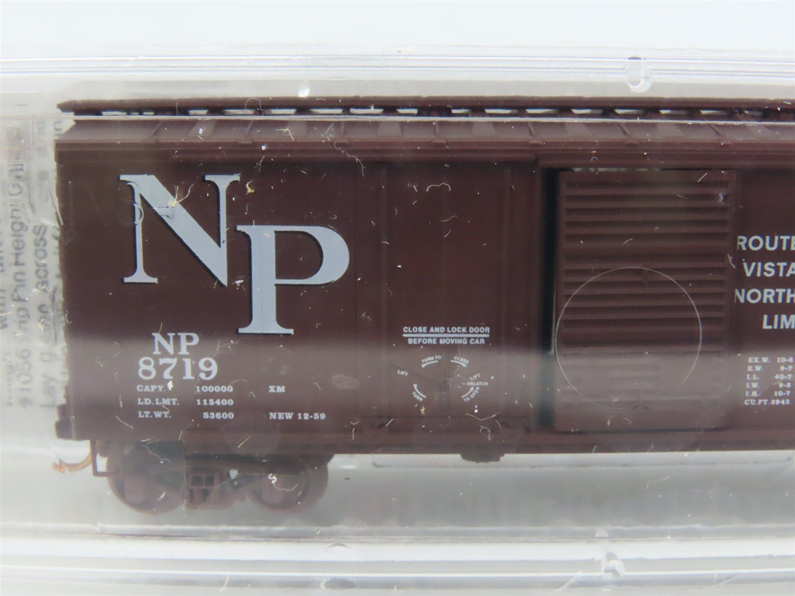 N Scale Micro-Trains MTL 22040 NP Northern Pacific Vista Dome 40' Box Car #8719