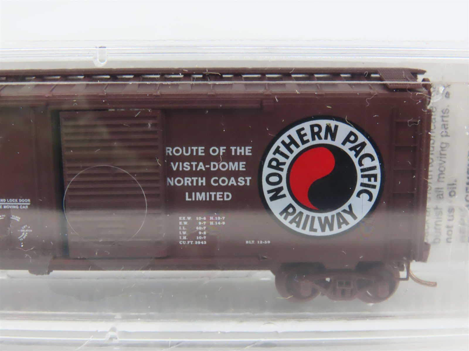 N Scale Micro-Trains MTL 22040 NP Northern Pacific Vista Dome 40' Box Car #8719