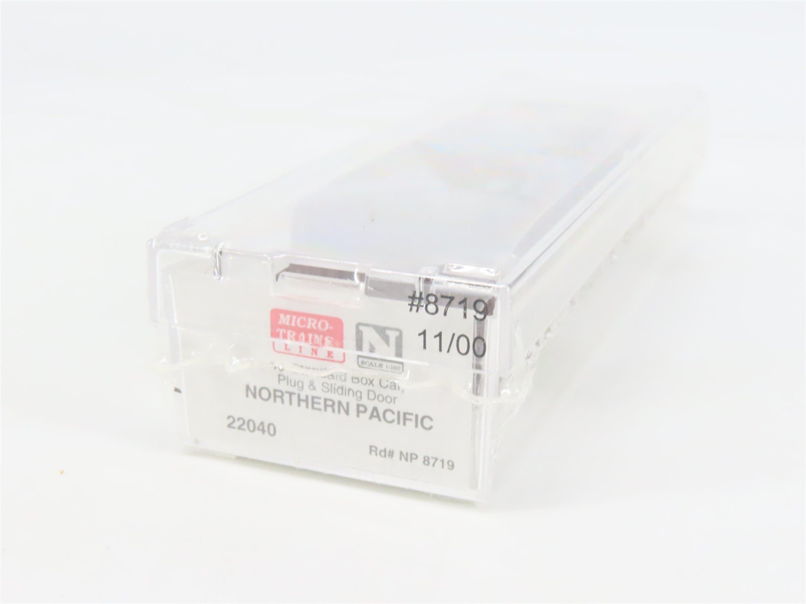 N Scale Micro-Trains MTL 22040 NP Northern Pacific Vista Dome 40' Box Car #8719