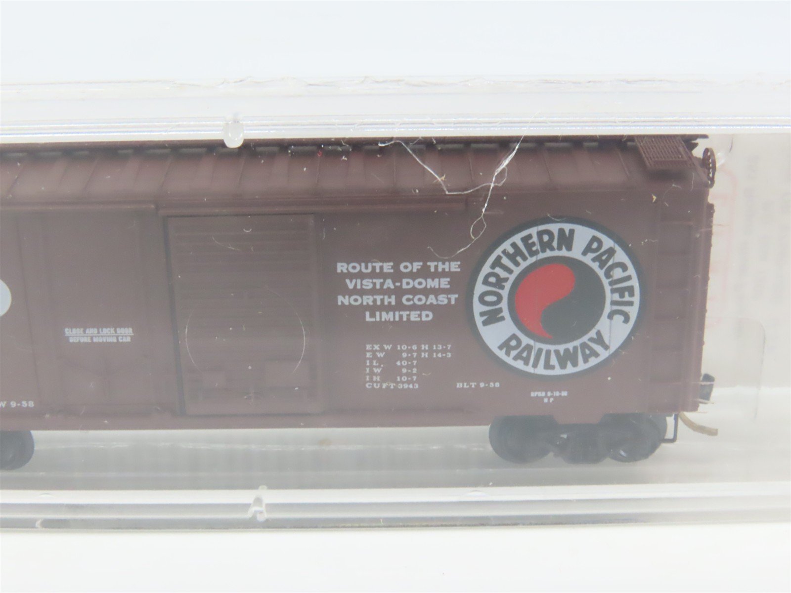 N Scale Micro-Trains MTL 22040 NP Northern Pacific Vista-Dome 40' Box Car #8345