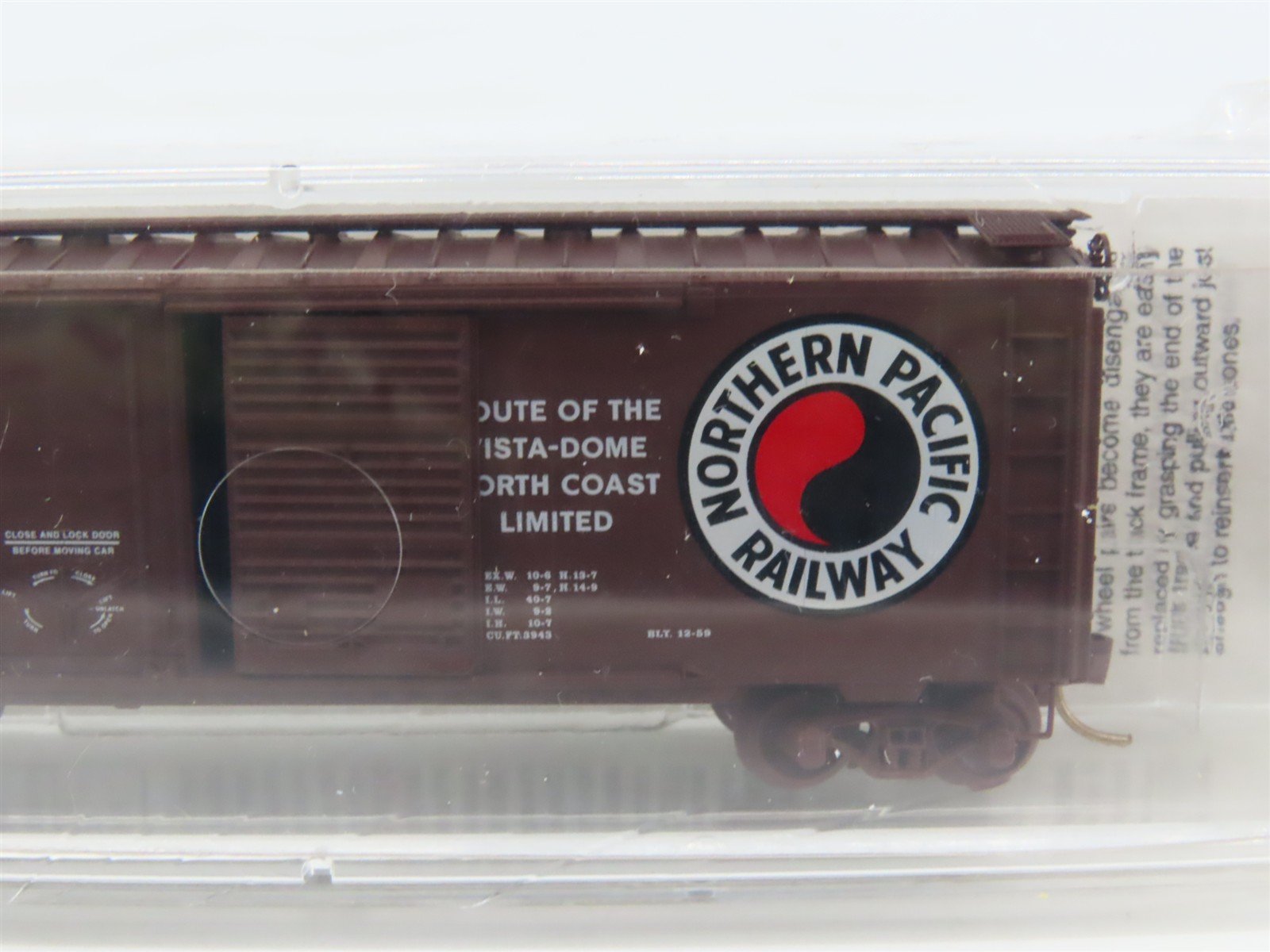 N Scale Micro-Trains MTL 22040 NP Northern Pacific Vista-Dome 40' Box Car #8723