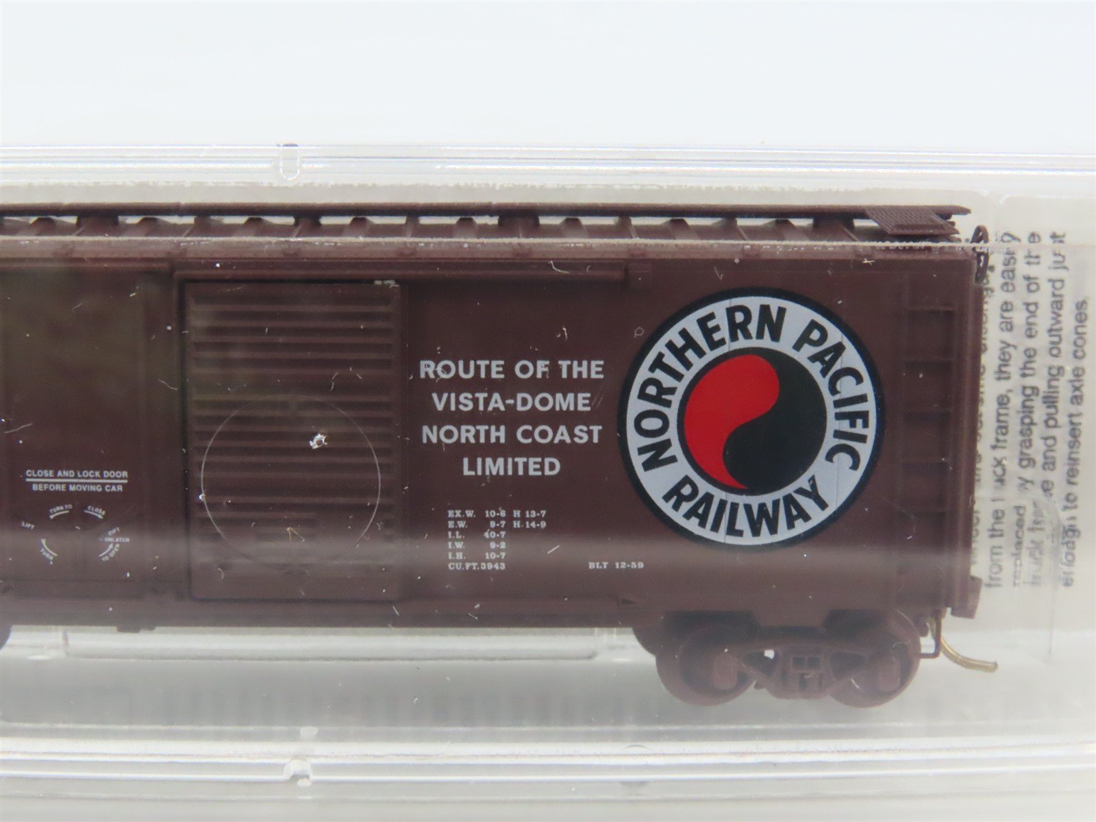 N Scale Micro-Trains MTL 22040 NP Northern Pacific Vista-Dome 40' Box Car #8723