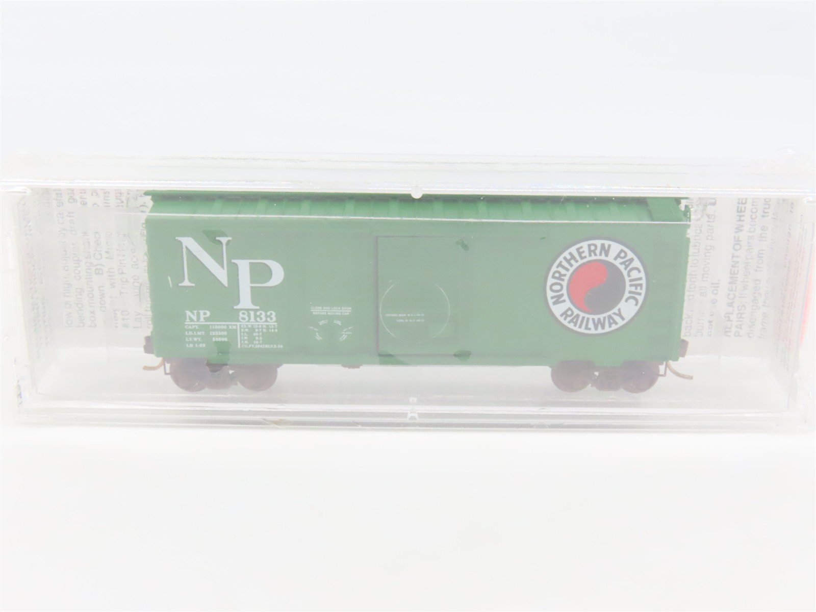 N Scale Micro-Trains MTL 22090 NP Northern Pacific 40' Box Car #8133