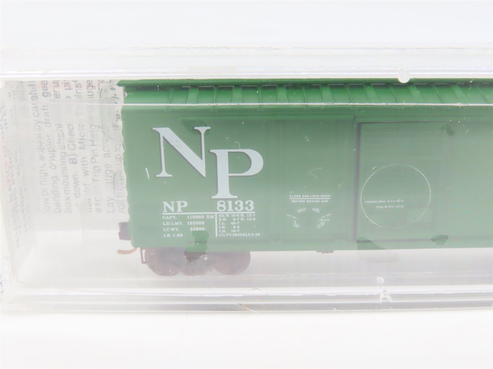 N Scale Micro-Trains MTL 22090 NP Northern Pacific 40' Box Car #8133