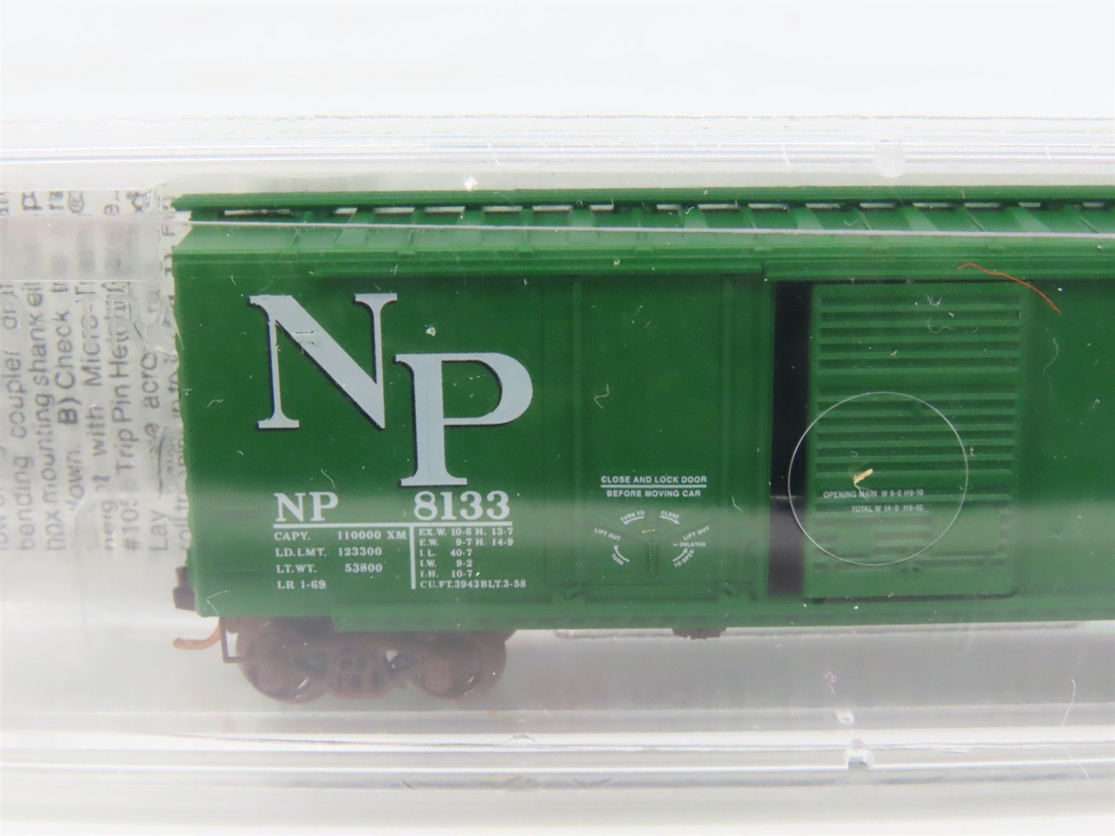 N Scale Micro-Trains MTL 22090 NP Northern Pacific 40' Box Car #8133
