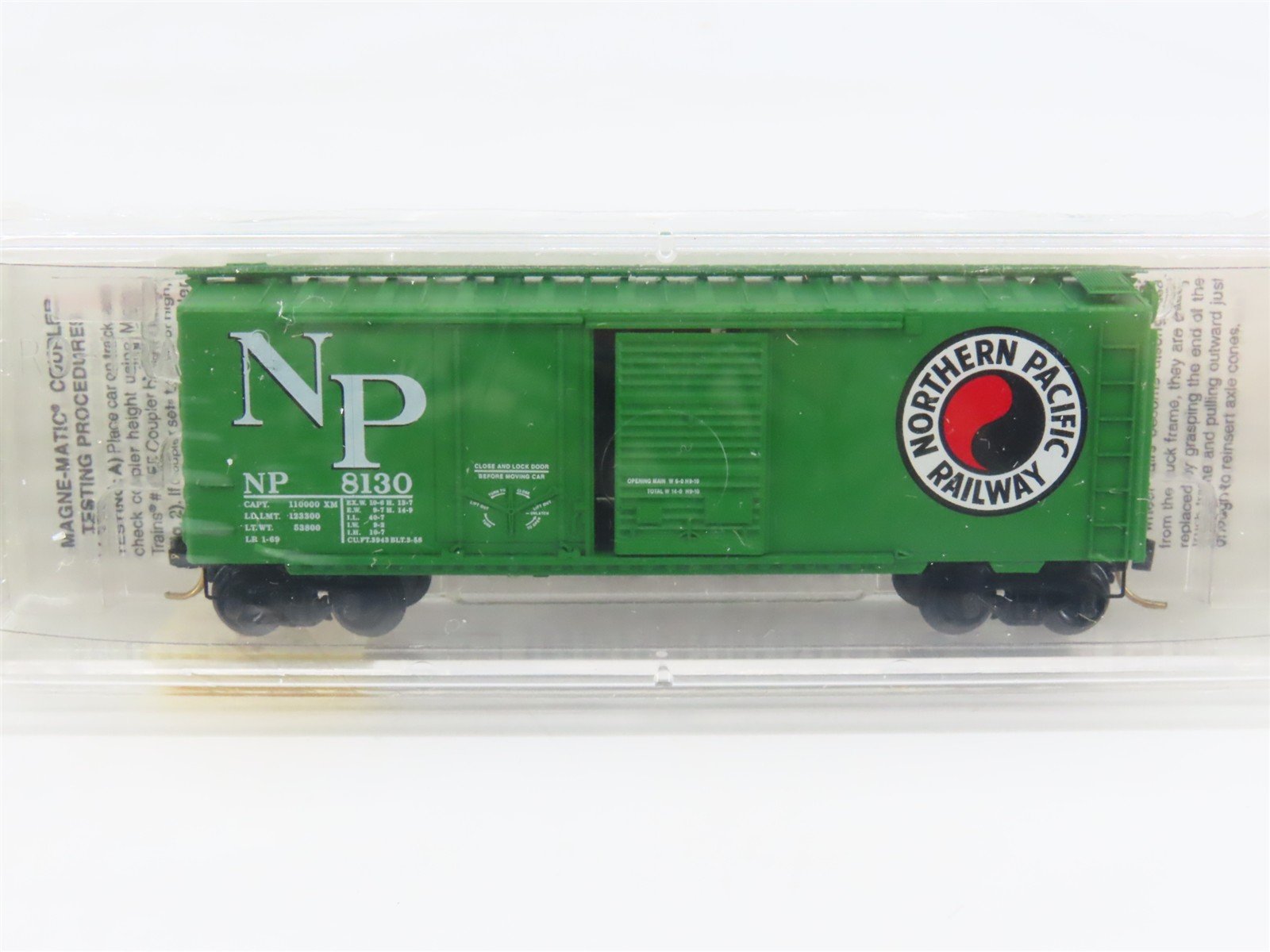 N Scale Micro-Trains MTL 22090 NP Northern Pacific 40' Box Car #8130
