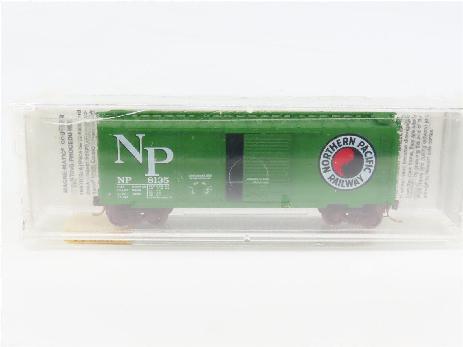 N Scale Micro-Trains MTL 22090 NP Northern Pacific 40' Box Car #8135