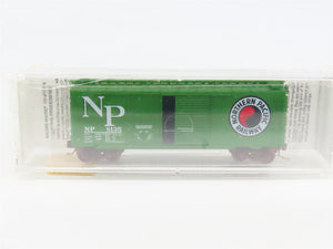 N Scale Micro-Trains MTL 22090 NP Northern Pacific 40' Box Car #8135