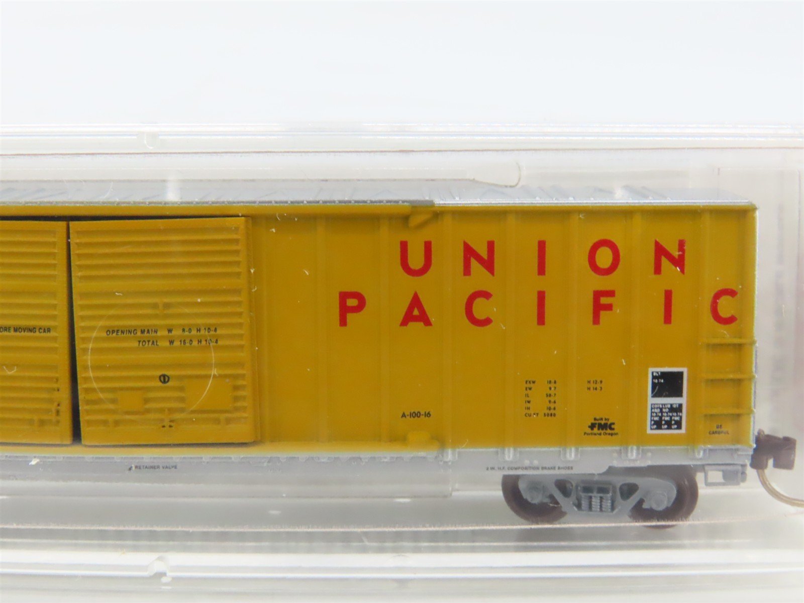 N Scale Micro-Trains MTL 30180 UP Union Pacific 50' Rib Side Box Car #300305