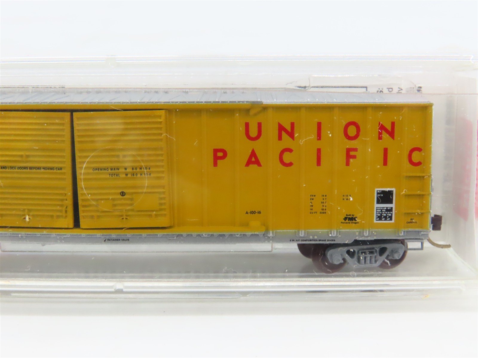 N Scale Micro-Trains MTL 30180 UP Union Pacific 50' Rib Side Box Car #300305
