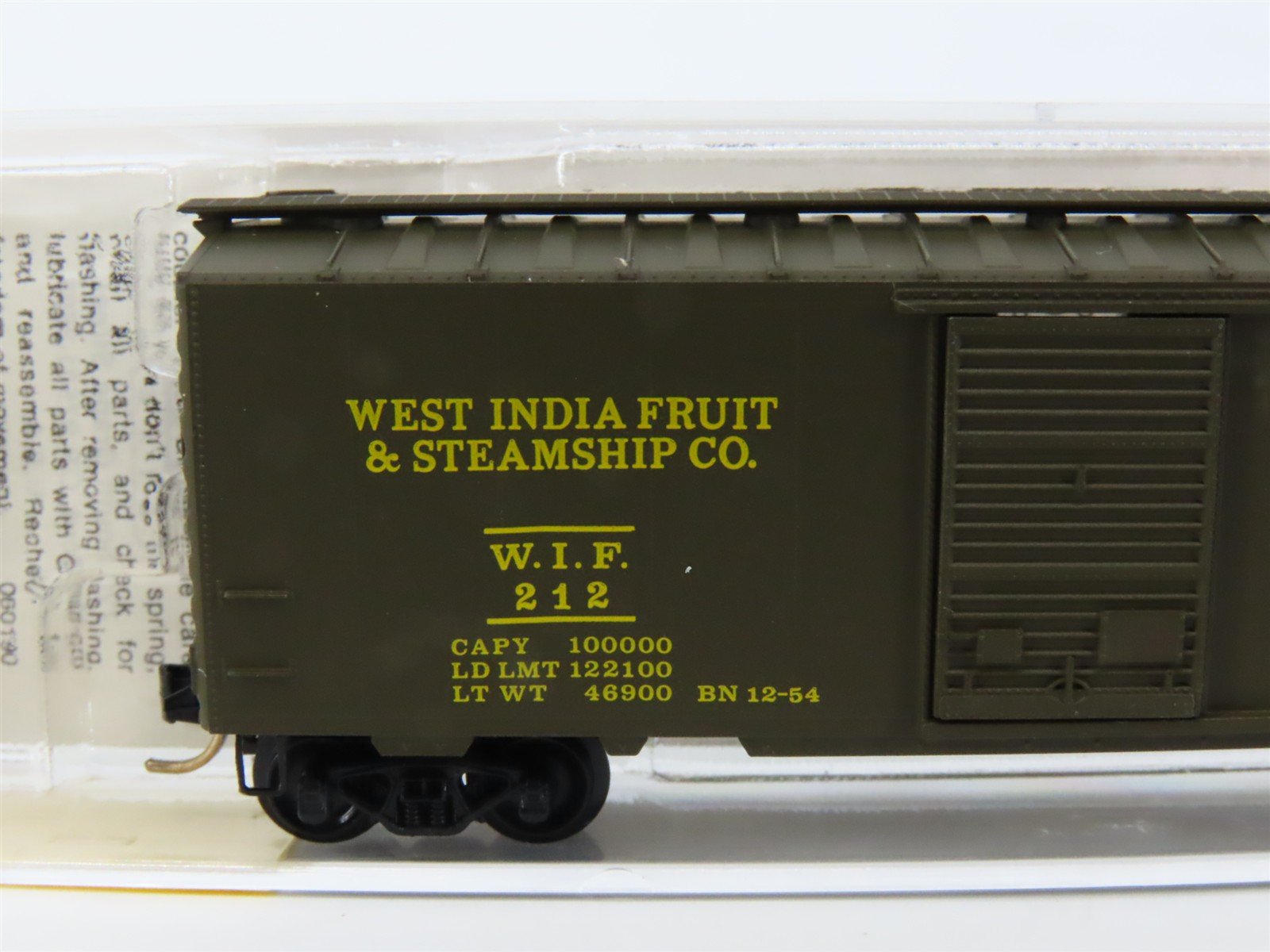 N Scale Micro-Trains MTL 20450 WIF West India Fruit & Steamship 40' Box Car #212