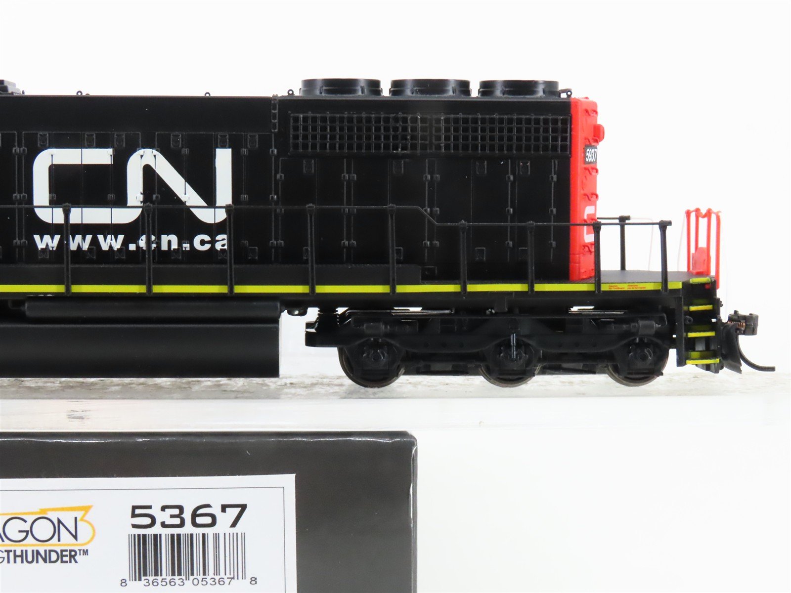 HO Scale Broadway Limited BLI 5367 CN / GTW EMD SD40-2 Diesel #5937 - Paragon3
