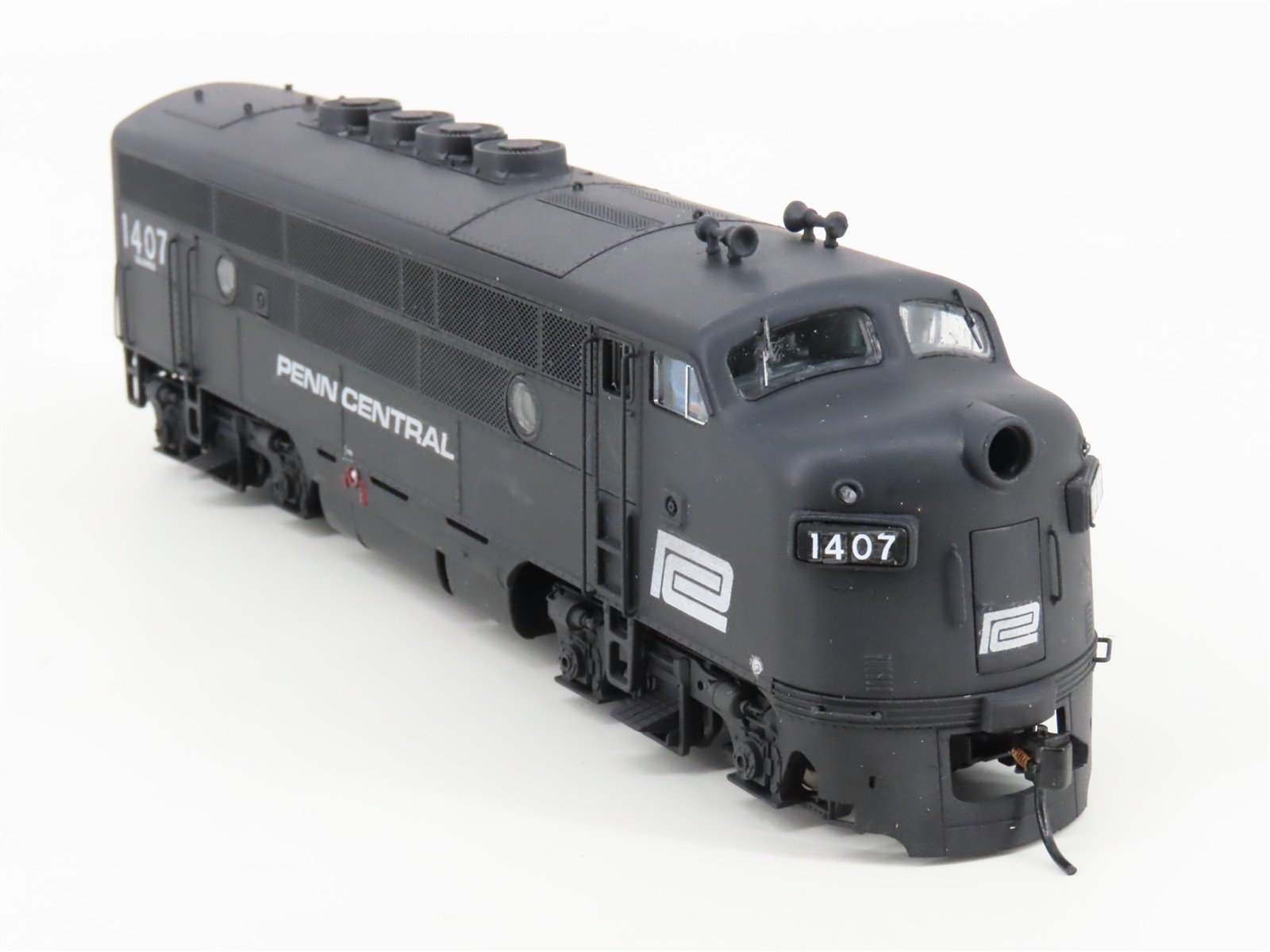HO Broadway Limited BLI 6655 PC Penn Central EMD F3A/B Diesel Set - Paragon4