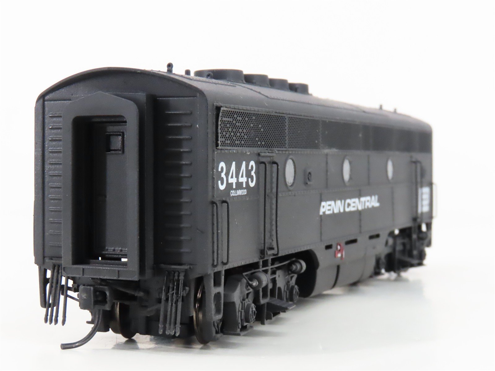 HO Broadway Limited BLI 6655 PC Penn Central EMD F3A/B Diesel Set - Paragon4