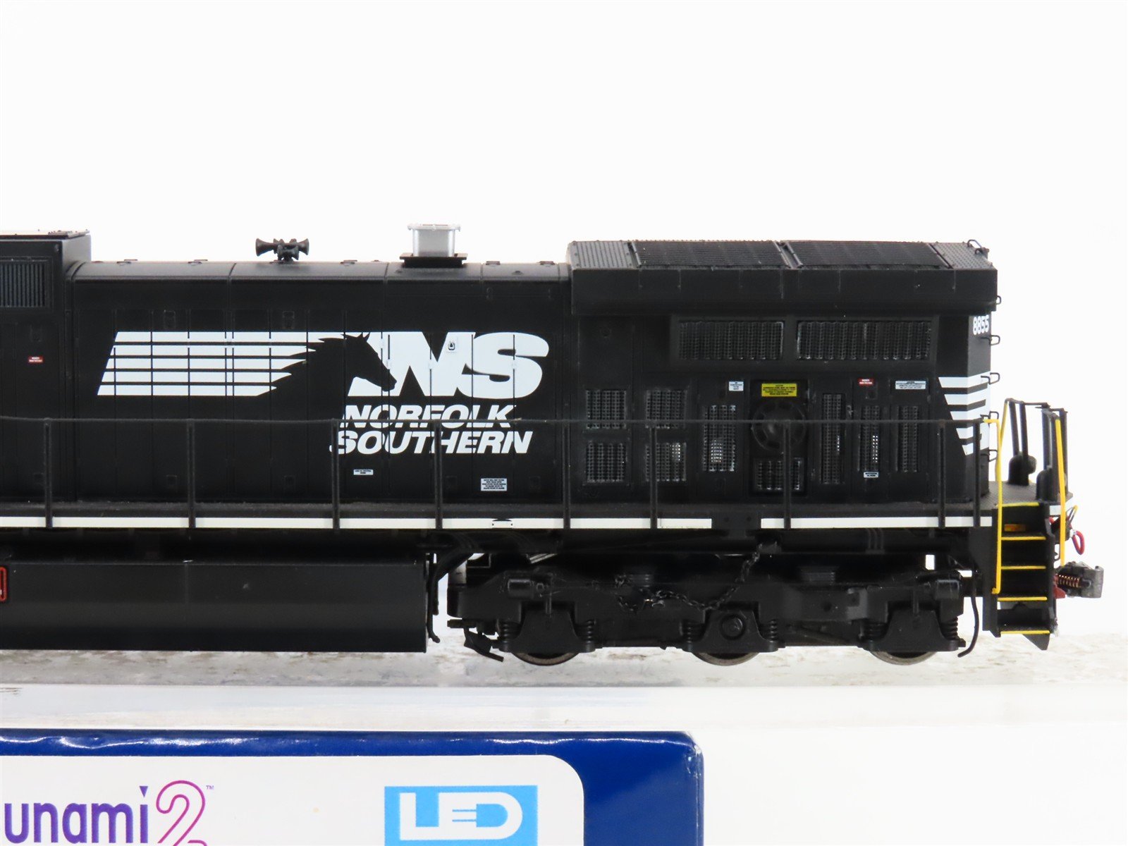 HO Scale Athearn Genesis ATHG31602 NS Dash 9-40C Diesel #8855 w/ DCC & Sound