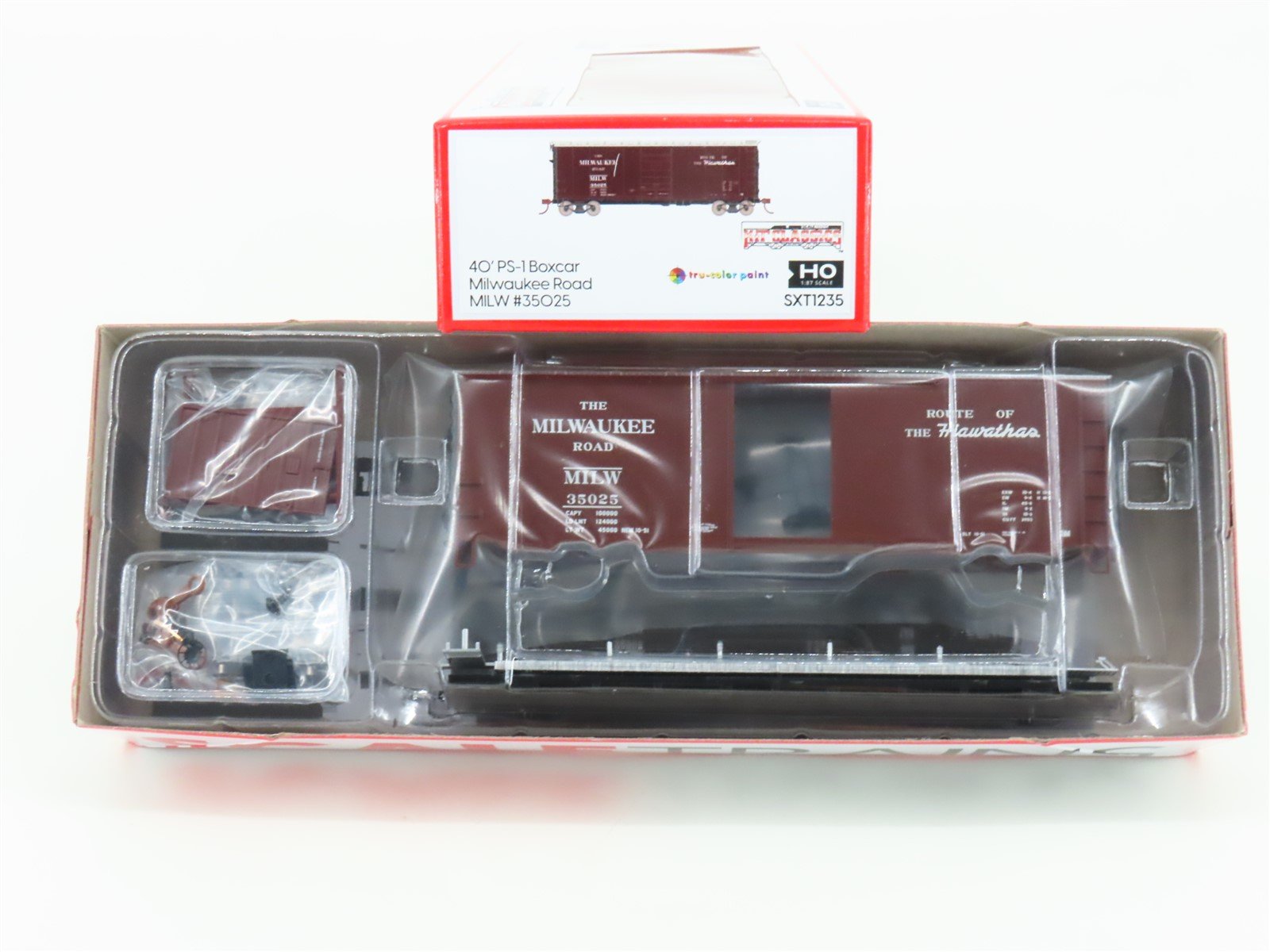 HO Scaletrains Kit Classics SXT1235 MILW Hiawatha Route 40' PS-1 Box Car #35025