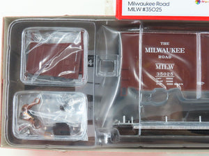 HO Scaletrains Kit Classics SXT1235 MILW Hiawatha Route 40' PS-1 Box Car #35025