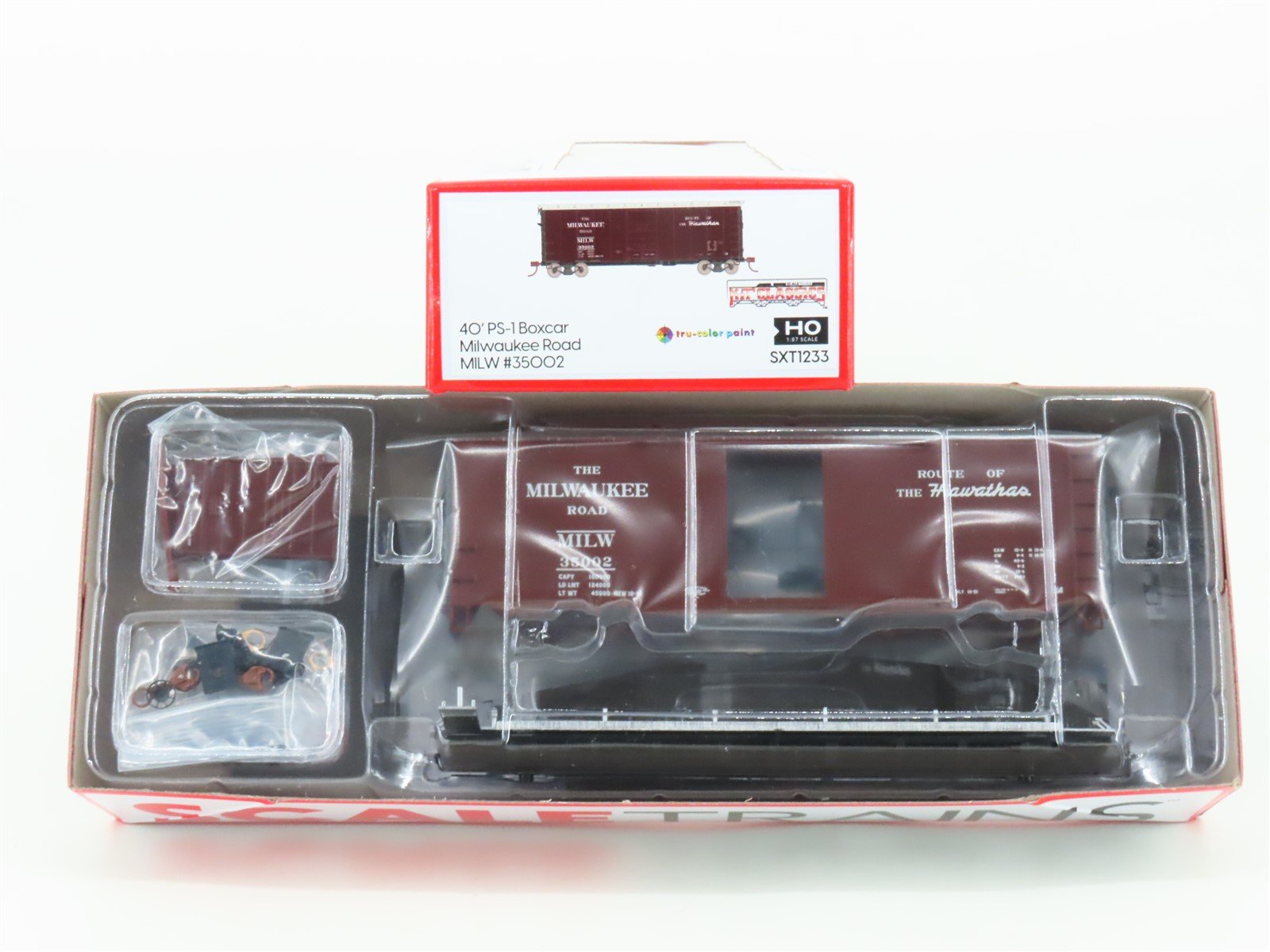 HO Scaletrains Kit Classics SXT1233 MILW Hiawatha Route 40' PS-1 Box Car #35002