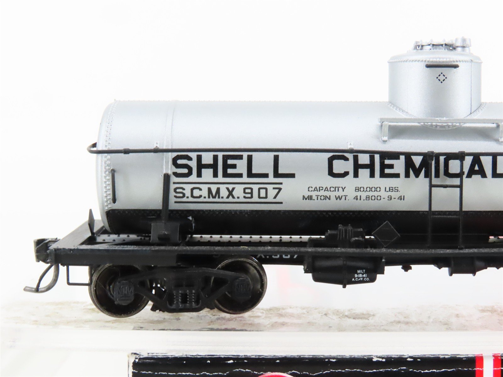 HO Scale Intermountain 46302-26 SCMX Shell Co 8k Gal Single Dome Tankcar #907