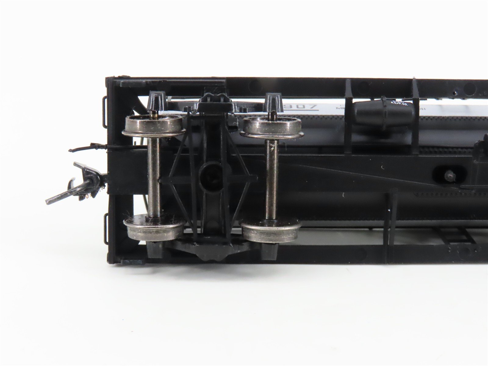 HO Scale Intermountain 46302-26 SCMX Shell Co 8k Gal Single Dome Tankcar #907