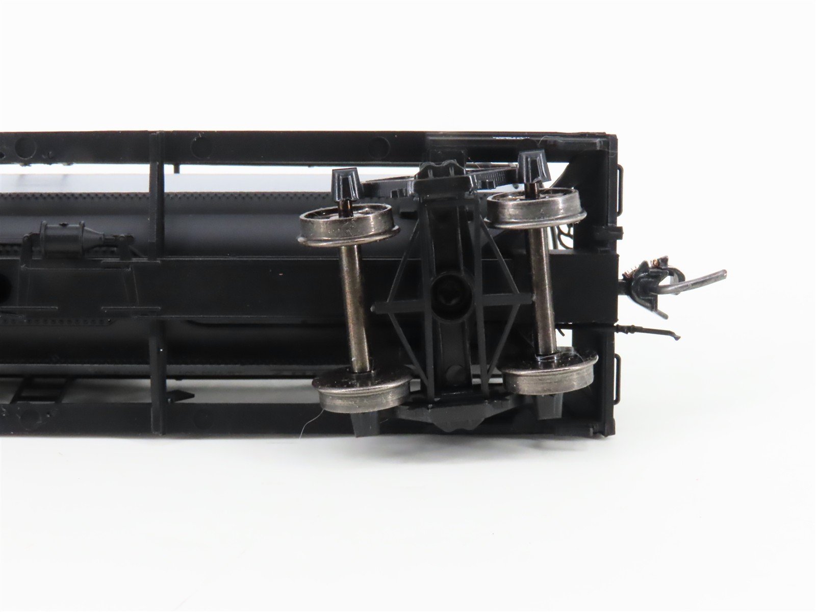 HO Scale Intermountain 46302-26 SCMX Shell Co 8k Gal Single Dome Tankcar #907