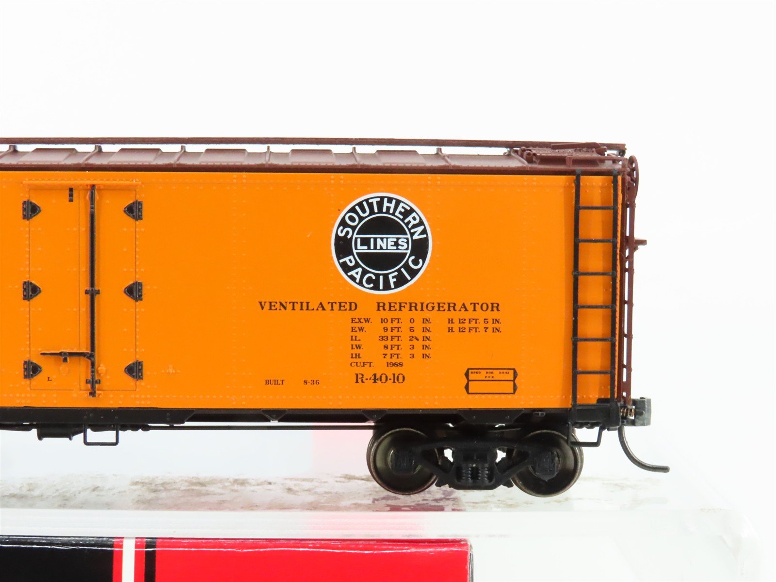 HO Intermountain 46709P-02 PFE Southern Pacific R-40-10 Refrigerator Car #40162