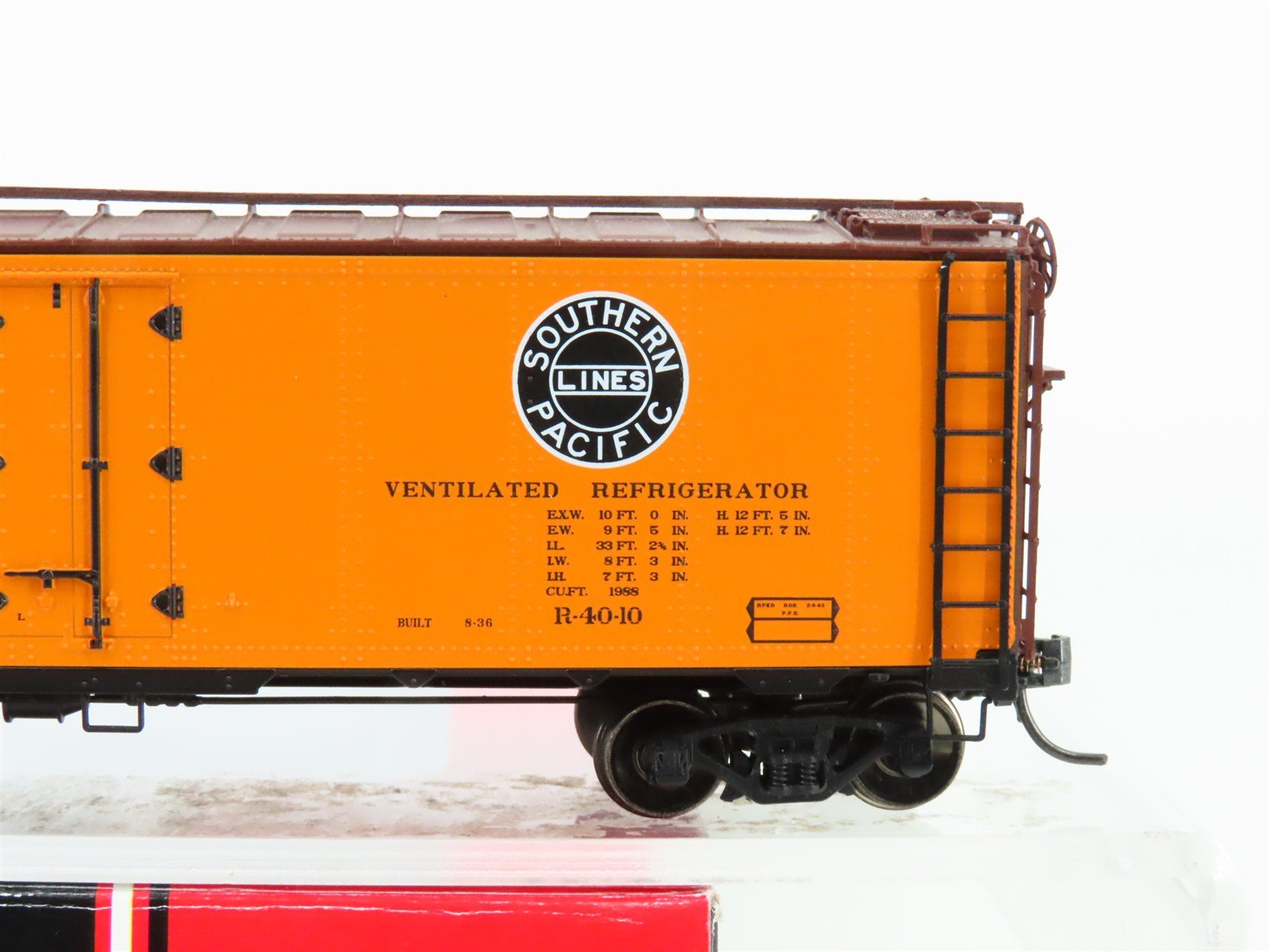 HO Intermountain 46709P-01 PFE Southern Pacific R-40-10 Refrigerator Car #40035