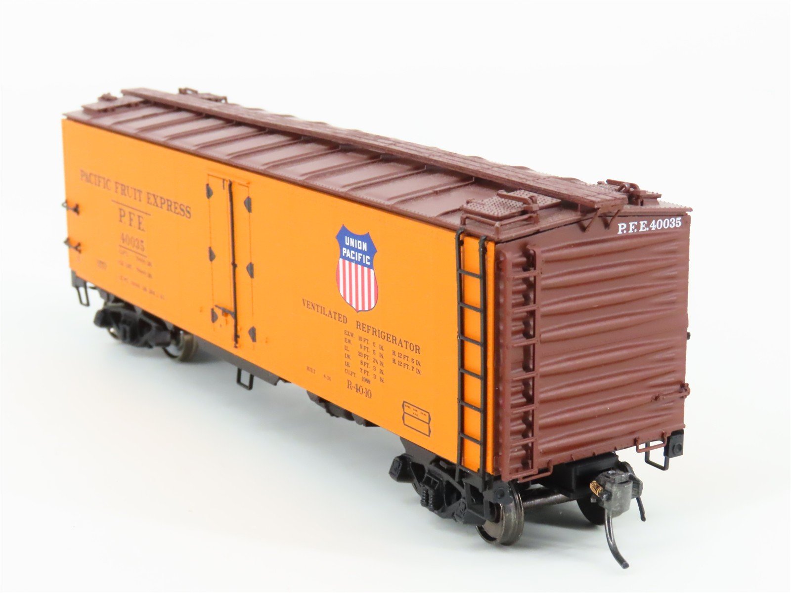 HO Intermountain 46709P-01 PFE Southern Pacific R-40-10 Refrigerator Car #40035