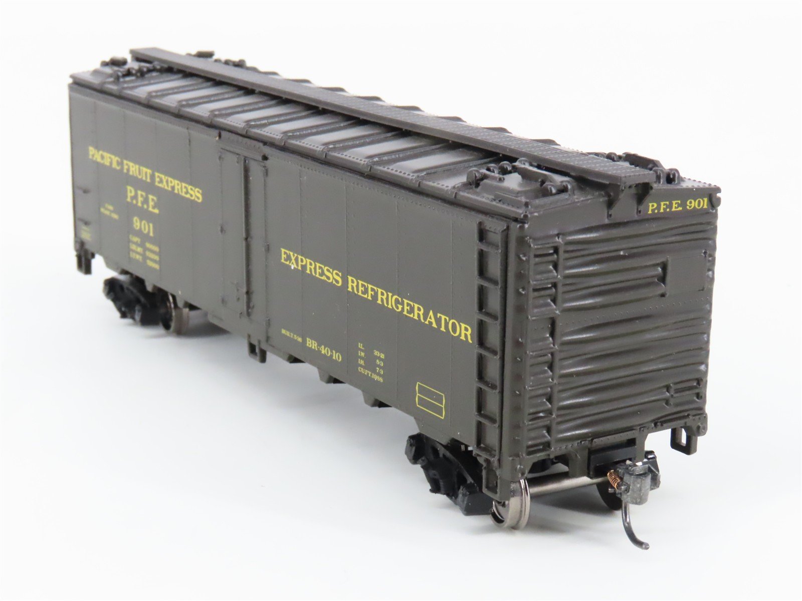 HO Intermountain 500-46712P-D PFE Pacific Fruit Express Refrigerator Car #901