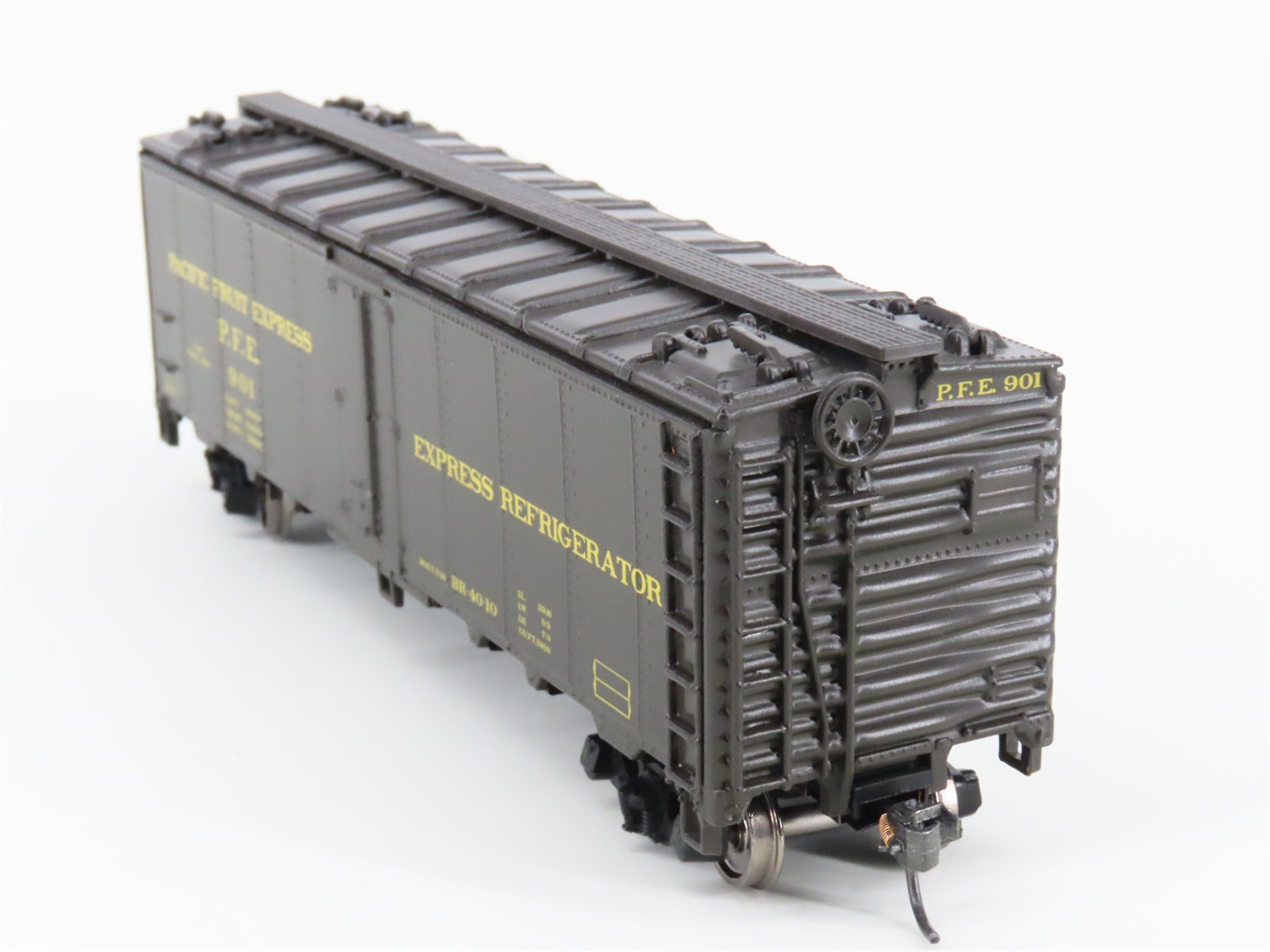 HO Intermountain 500-46712P-D PFE Pacific Fruit Express Refrigerator Car #901